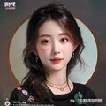 淫院小妹平台用户体验设计师王雅琪的专业头像，创意设计风格着装，背景明亮